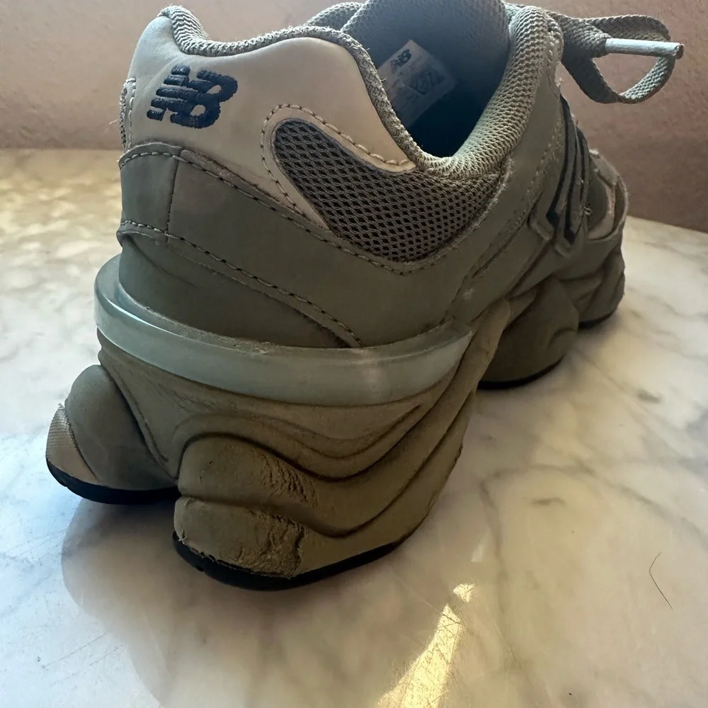 New Balance Olive Green 9060 Athletic Shoes Size 3 (35 EU) - Picture 5 of 8